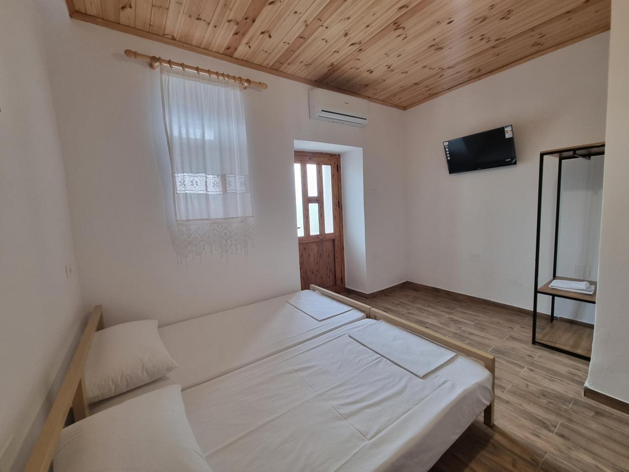 Tony'S Terrace Bed & Breakfast Gjirokastër Eksteriør bilde
