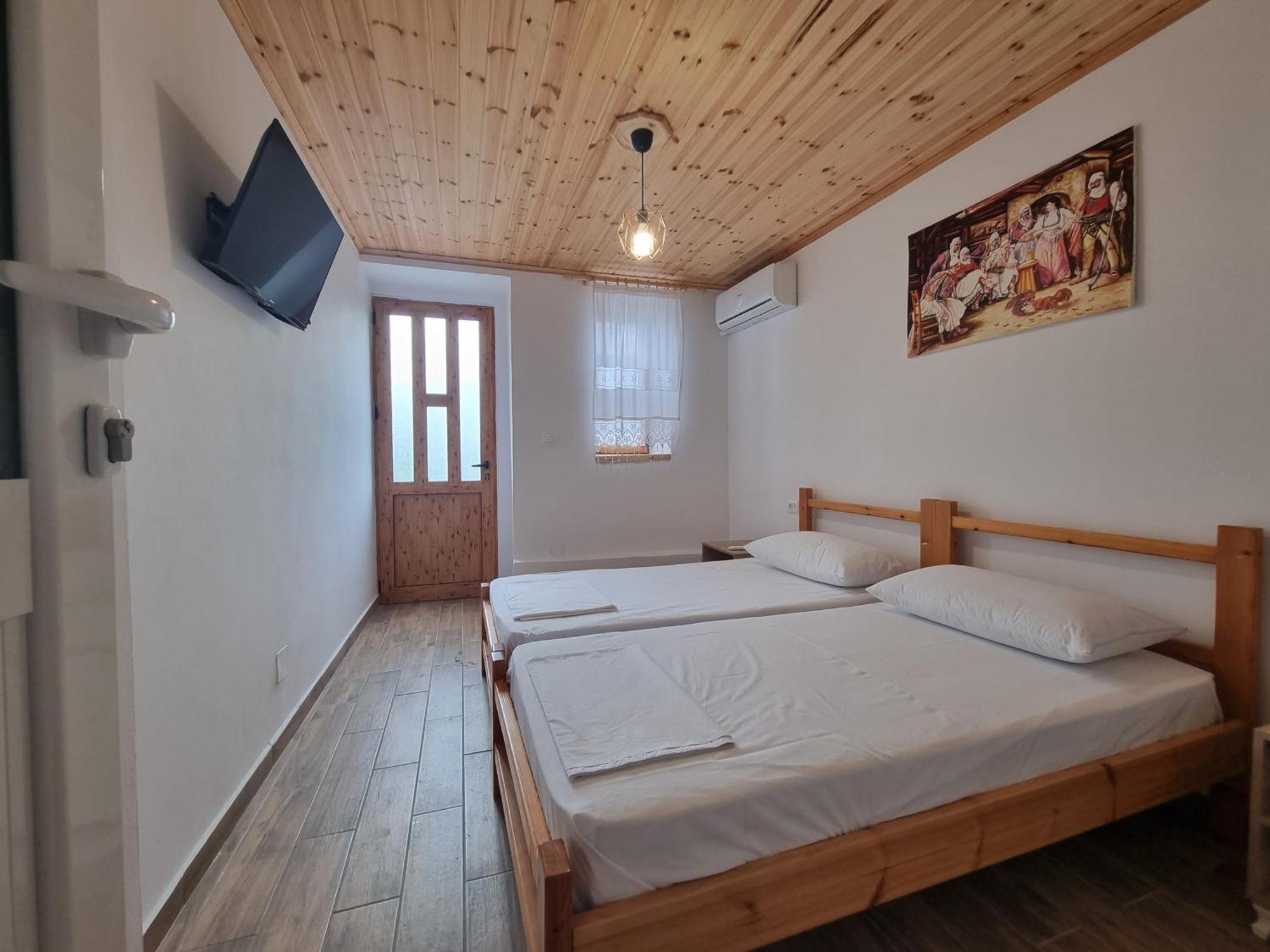 Tony'S Terrace Bed & Breakfast Gjirokastër Eksteriør bilde