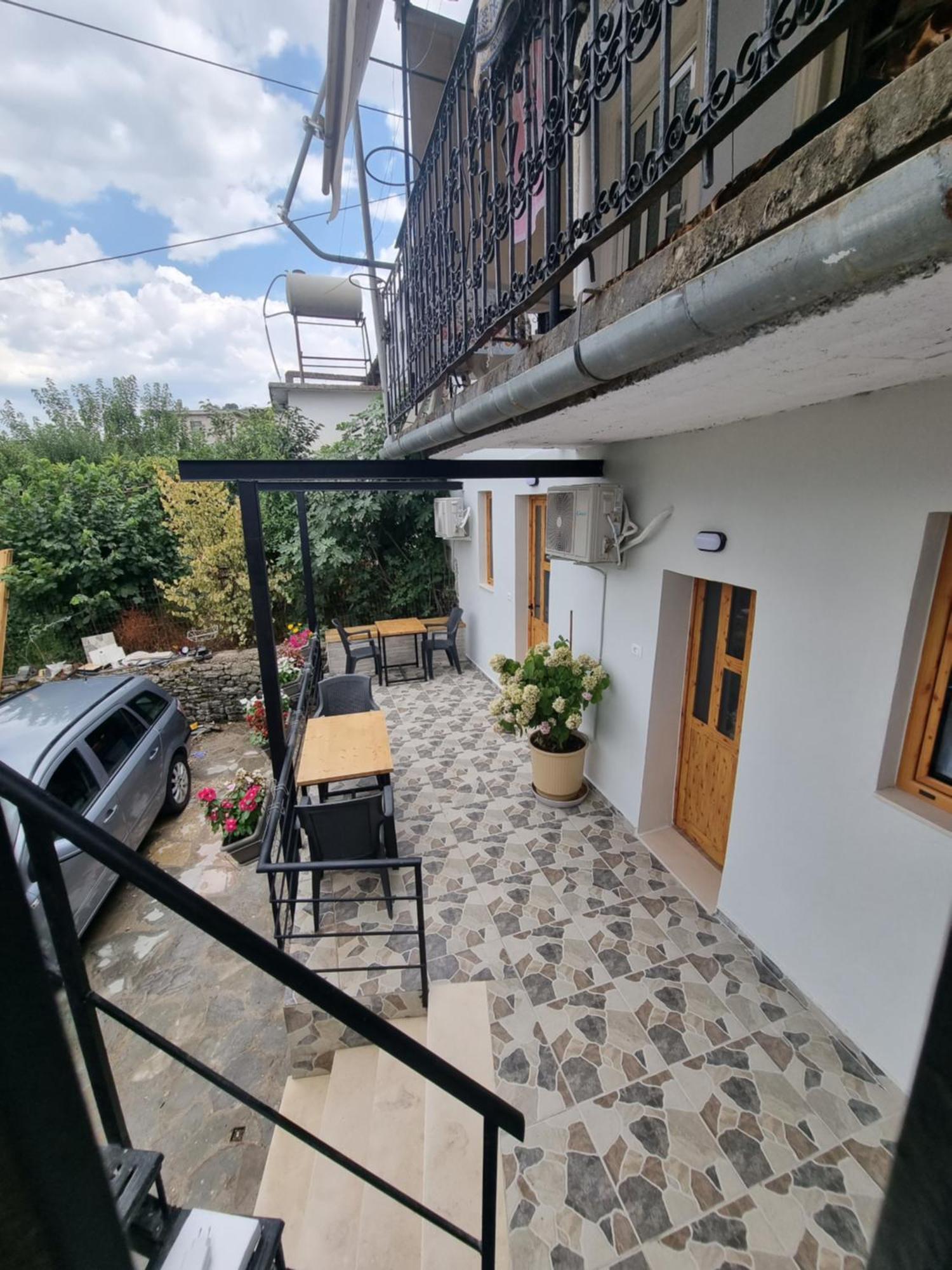 Tony'S Terrace Bed & Breakfast Gjirokastër Eksteriør bilde